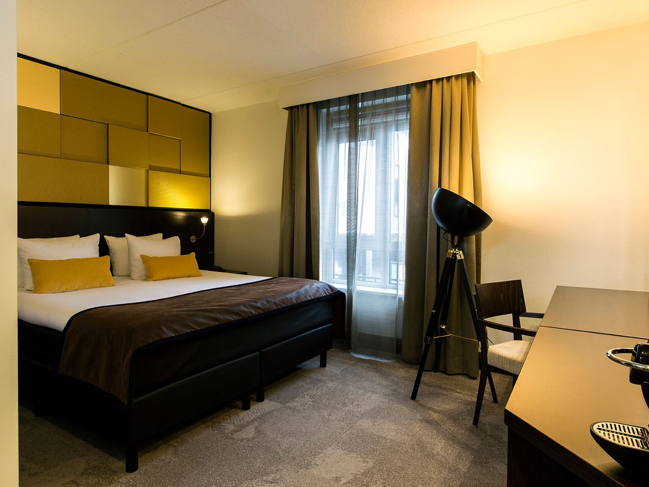EH---ORANJE-HOTEL-LEEUWARDEN---STANDAARD-KING---1.jpg