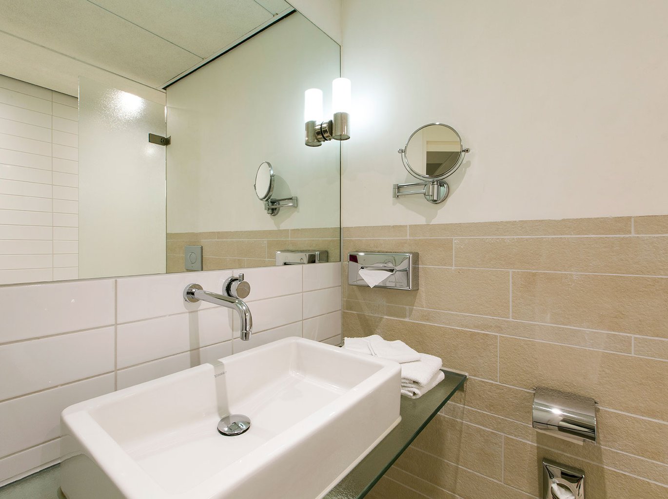 EH---ORANJE-HOTEL-LEEUWARDEN---BADKAMER---1.jpg