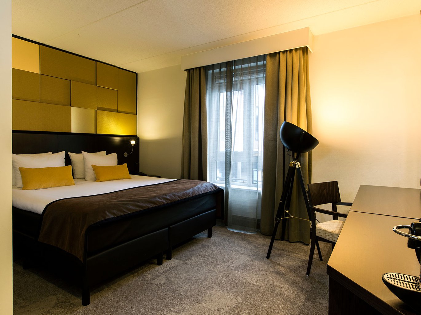 EH---ORANJE-HOTEL-LEEUWARDEN---STANDAARD-KING---1.jpg