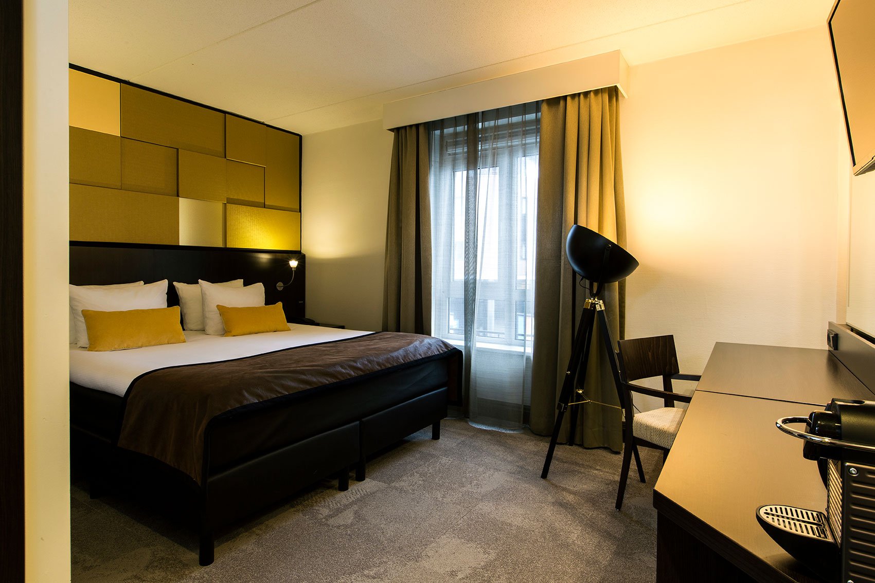 EH---ORANJE-HOTEL-LEEUWARDEN---STANDAARD-KING---1.jpg